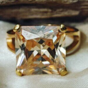 Peach Rhinestone Gold Tone Ring Square Cut Gemstone Size 7 Vintage Openwork
